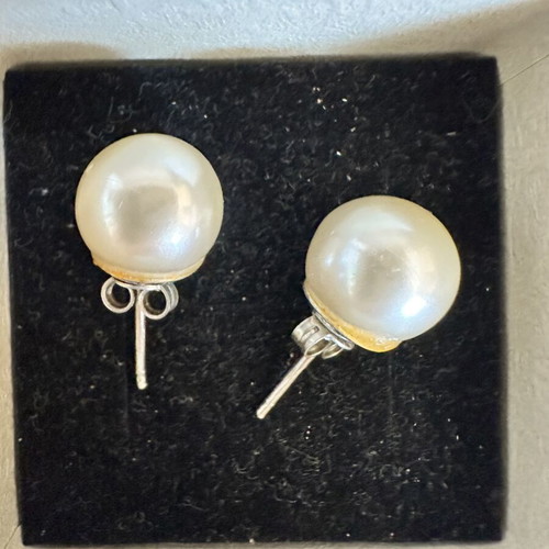 Pearl earrings like new, champagne color, silver