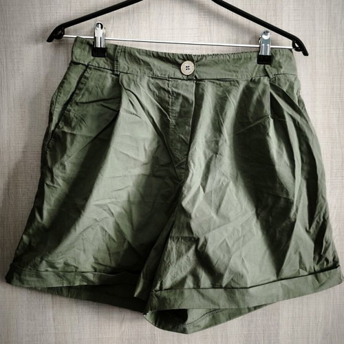 Lynne cotton shorts like new, size 40, green