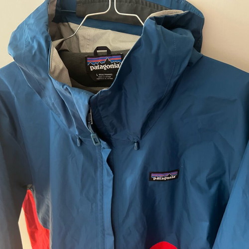 Patagonia Torrentshell men's rain jacket size L like new, blue