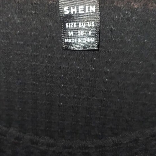 Shein black t-shirt like new, size M