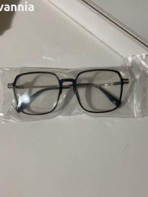 Myopia glasses -1 with giópter wrong frame