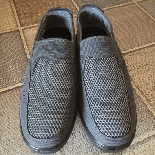 Men's breathable summer shoes size 42 like new, gray