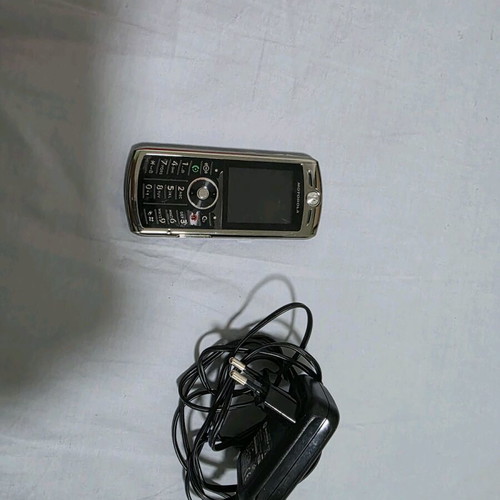 Motorola L9 used black mobile phone with charger