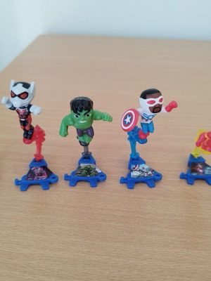 Avengers figures from Kinder surprise, like new, set