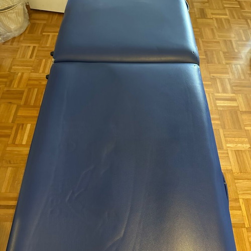 Portable Massage Bed like new, adjustable height aluminum frame