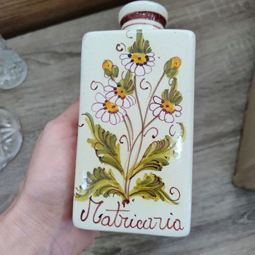 Vintage Italian decorative vase with hand-painted chamomile design, like new