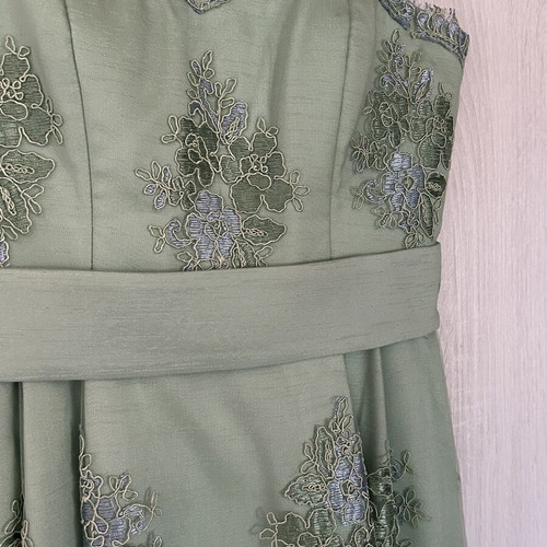 Camelot midi dress in green with floral lace, like new, size 42