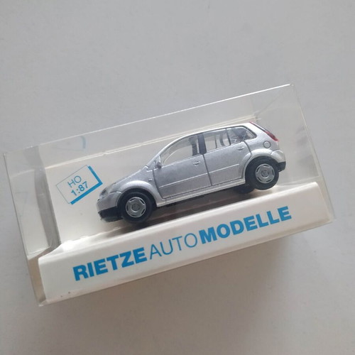 Ford Fiesta 2002 1:87 scale silver model by Rietze Automodelle