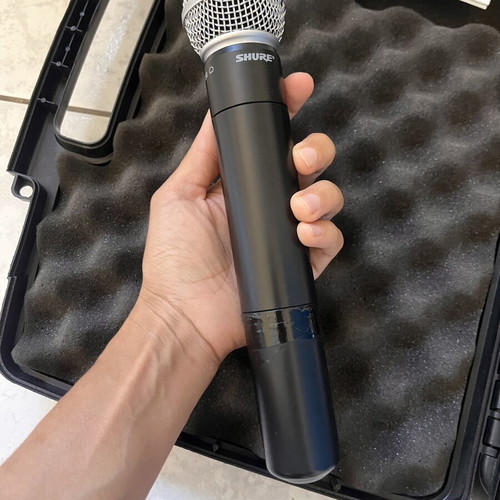 Shure Beta wireless microphone SM58 PGX2 with PGX4 transmitter