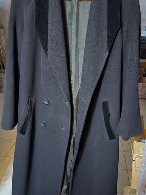 Vintage wool coat with velvet collar like new, size 44, black