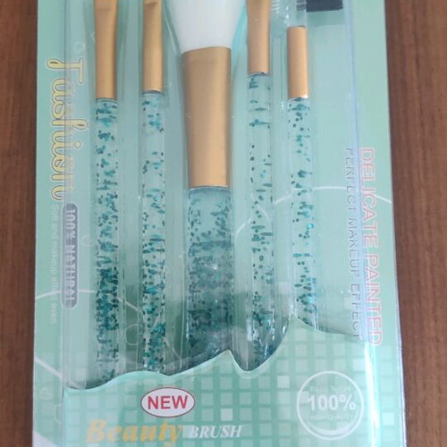 Eyeshadow and brush set new, 12 colors and 5 brushes