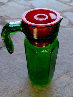 Glass jug with handle and flow control lid used, 23×8 cm