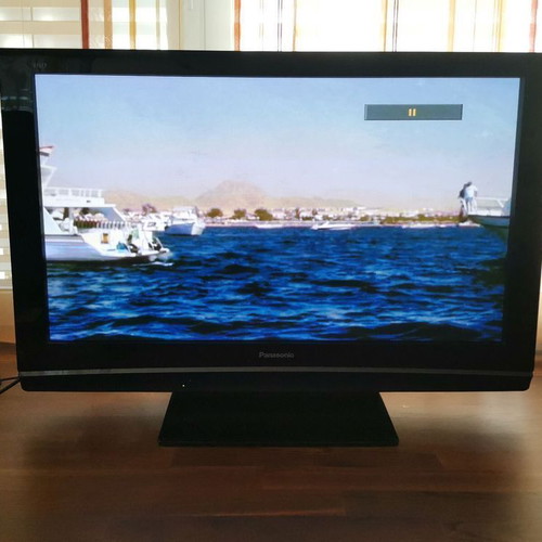 Panasonic TV set, 4 pieces without stands, functional