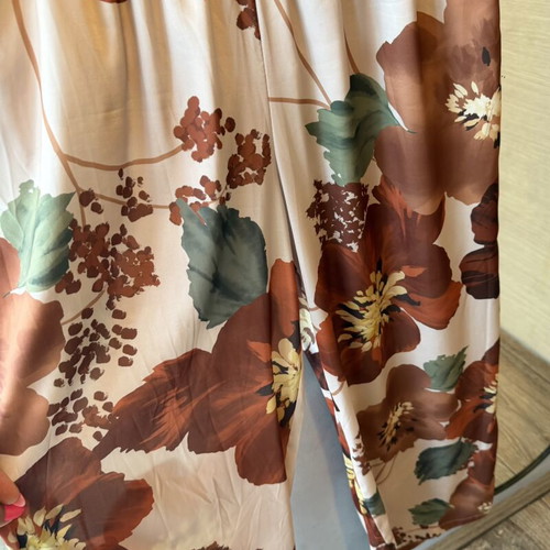 Floral satin pants with pockets like new, sizes S/M, beige and brown