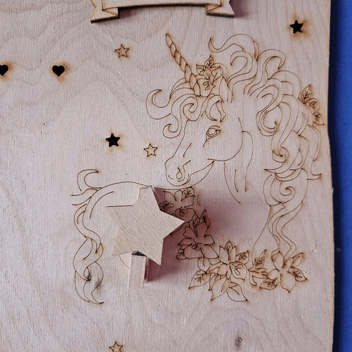 Wooden decorative plaque like new with unicorn and clip