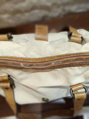 Τσάντα ώμου Tommy Hilfiger μεταχειρισμένη, μπεζ με δερμάτινες λεπτομέρειες