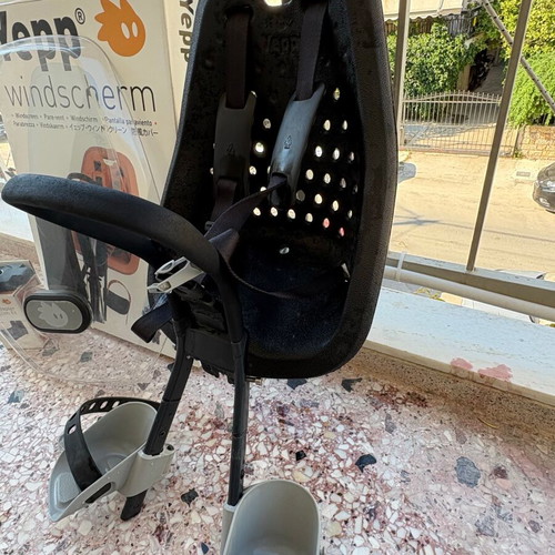 Thule Yepp Mini bike seat with windshield like new