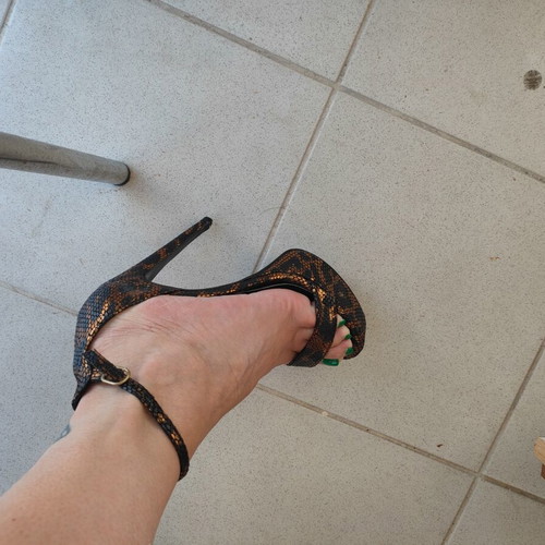 Sante platform sandals like new, size 39, black and gold