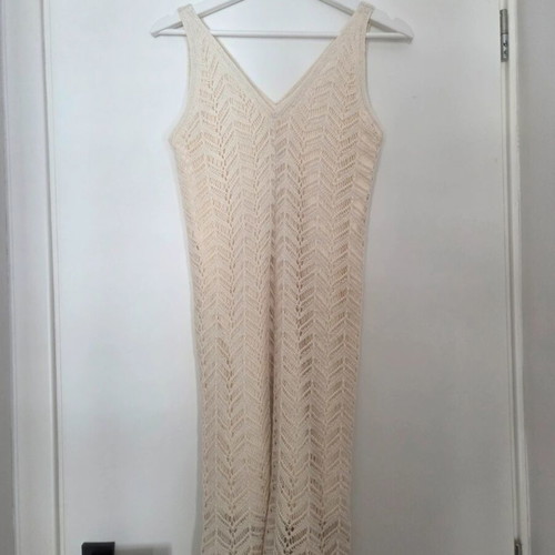 Knitted dress like new, size S, white beige
