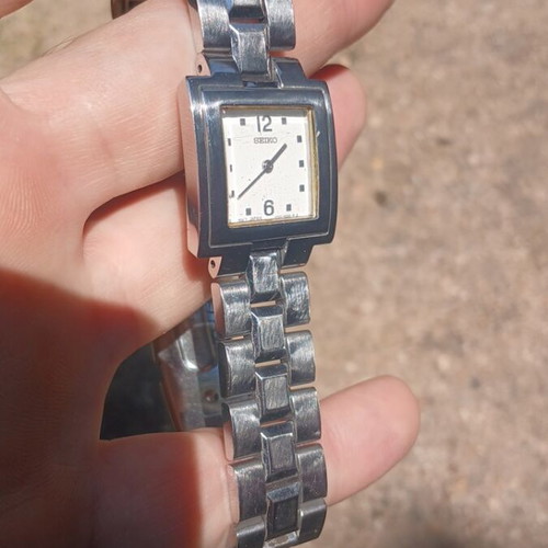 Seiko 1N00-6K50 wristwatch like new, silver, women's