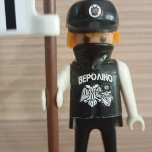 Playmobil fan figure PAOK with team flag like new