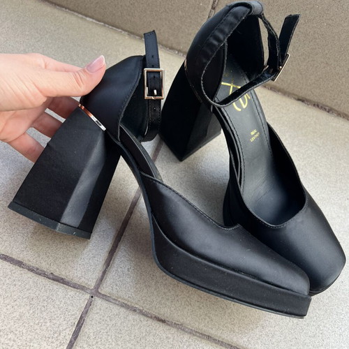 Exe women's platform pumps size 37 like new, black