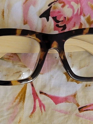 Prescription glasses 0.75 diopters
