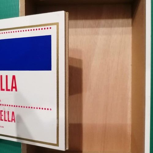 La Estrella solar wooden cigar box like new