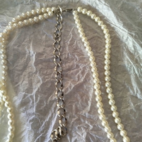 Belt with two rows of white artificial pearls