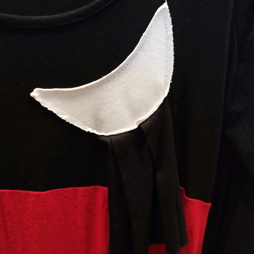 Simple Fashion midi dress used, black and red with sewn designs
