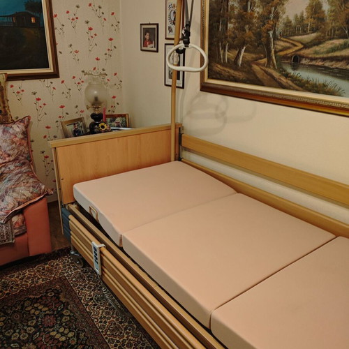 Electric hospital bed very adjustable like new with traction and brakes