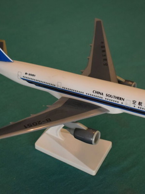 China Southern B777-200 Model Plane Scale 1/200 Brand New