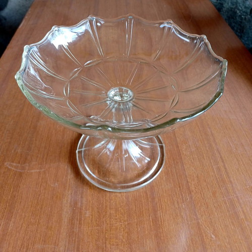 Glass Pedestal Fruit Bowl like new, vintage style