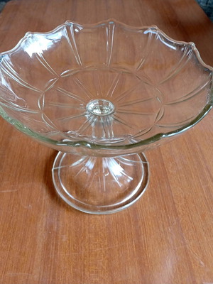 Glass Pedestal Fruit Bowl like new, vintage style