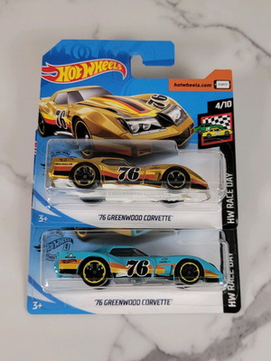 Hot Wheels 76 Greenwood Corvette like new, gold and blue - 2020