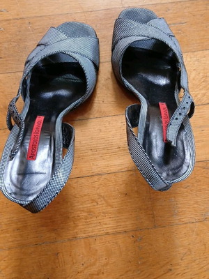 Women's sandals like new with high heel size 38 black and white