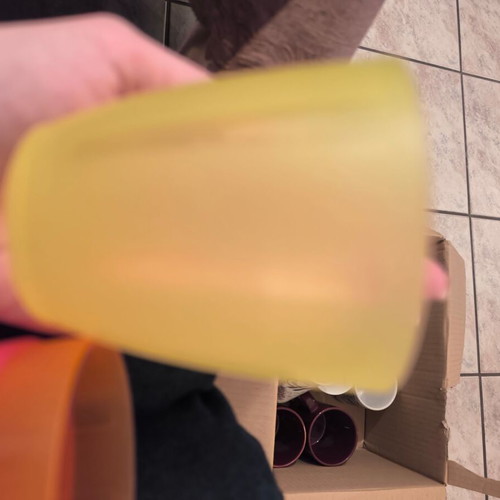Plastic cups set of 6 like new, assorted colors