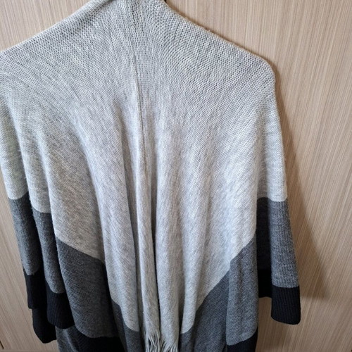 Maurices poncho like new, black and gray with fringes