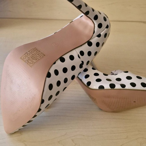 Patent leather polka dot pumps new, size 37, 10 cm heel