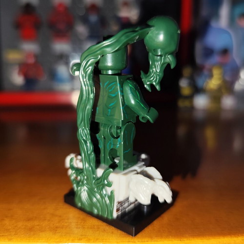 Lasher Symbiote figure like new with base and effects