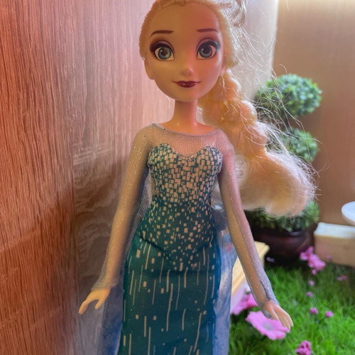 Elsa Frozen doll like new