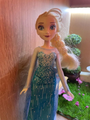Elsa Frozen doll like new
