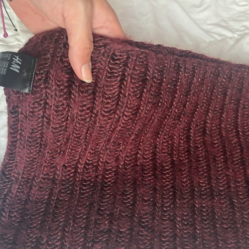 H&M Closed Scarf like new, burgundy