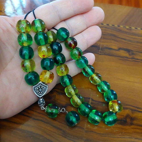 Komboloi from resin with 29+2 beads and amber powder like new