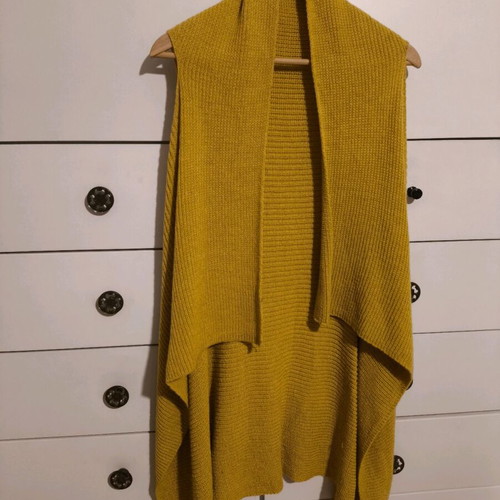 Knitted sleeveless cardigan one size mustard new