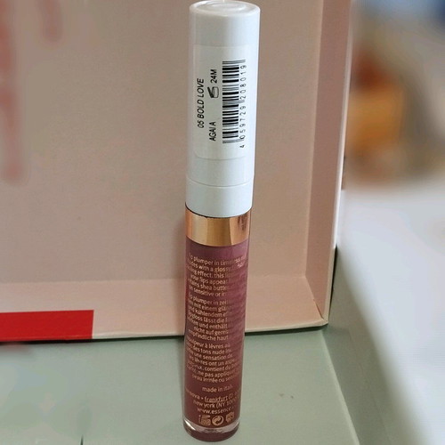 Essence Lipgloss Plumping Nudes new