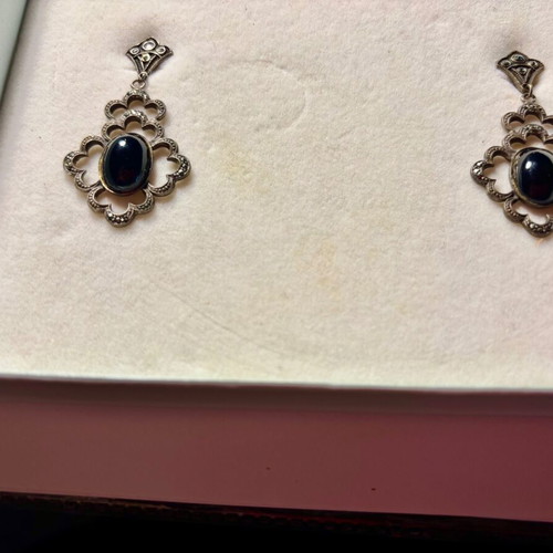 Vintage clip earrings like new, black and silver