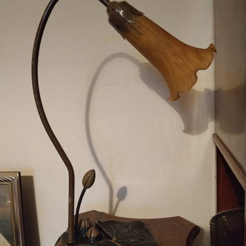 Table lamp with blown glass used