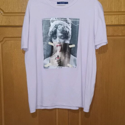 True Religion T-shirt size XL like new, purple