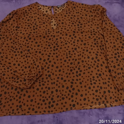 Shein curve line women's blouse like new, camel with black details, size 4XL